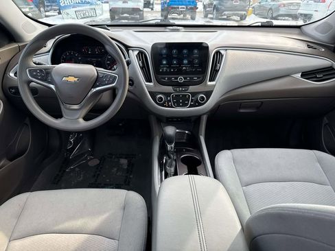 Used 2025 Chevrolet Malibu LT image 3