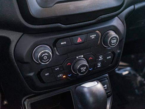 Used 2020 Jeep Renegade Latitude image 23