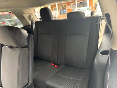 Used 2017 Dodge Journey SE w/ Flexible Seating Group image 17