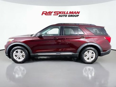 Used 2022 Ford Explorer XLT w/ Equipment Group 202A AWD/4WD image 4
