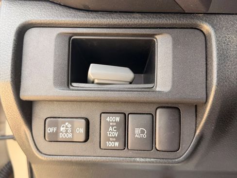 Used 2019 Toyota Tacoma TRD Off-Road AWD/4WD image 24