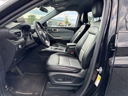 Used 2023 Ford Explorer XLT w/ Equipment Group 202A AWD/4WD image 9