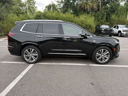 Used 2021 Cadillac XT6 Premium Luxury FWD image 2