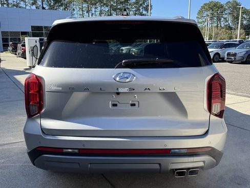 New 2025 Hyundai Palisade Limited FWD image 3