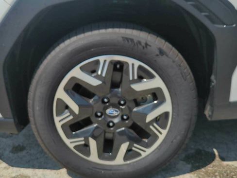 Certified 2025 Subaru Forester Premium AWD/4WD image 38