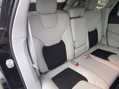 Used 2021 Jeep Cherokee Latitude Plus w/ Security Package image 23