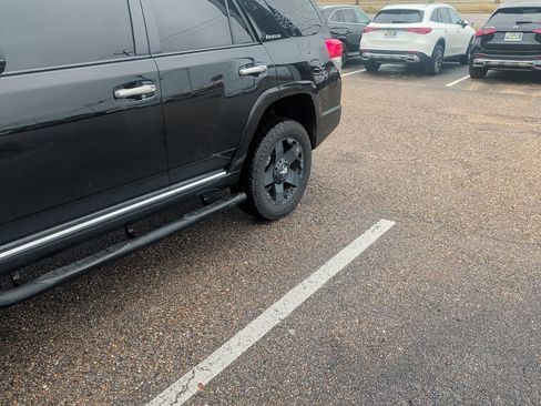 Used 2013 Toyota 4Runner Limited AWD/4WD image 4