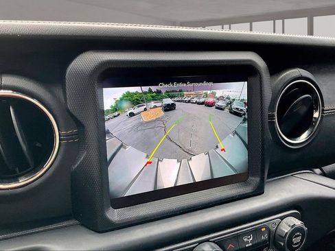 Used 2021 Jeep Wrangler Unlimited Sahara AWD/4WD image 21