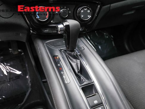 Used 2021 Honda HR-V LX image 12