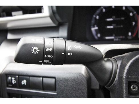 Used 2025 Toyota Tacoma TRD Sport AWD/4WD image 17