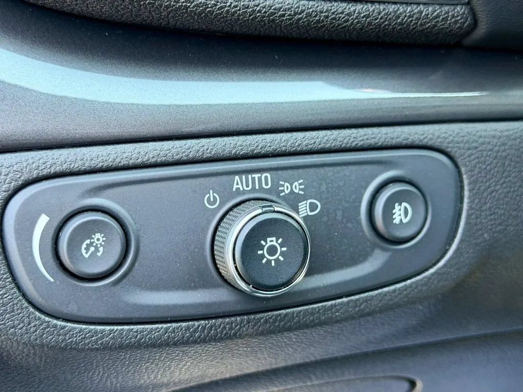 Used 2019 Buick Encore Sport Touring AWD/4WD image 28