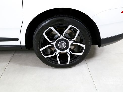 Used 2023 Rolls-Royce Cullinan Black Badge w/ Driver's Package image 44