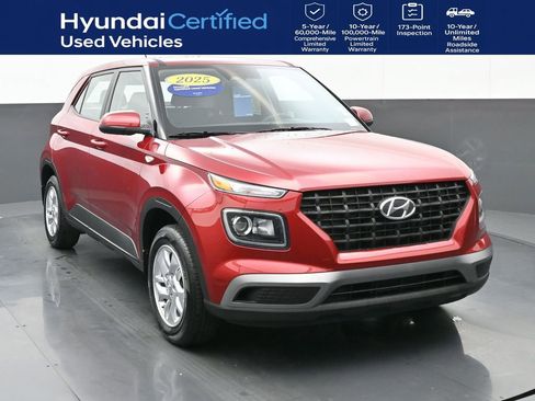 Certified 2025 Hyundai Venue SE image 1