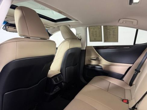 Used 2019 Lexus ES 300h w/ Premium Package FWD image 29