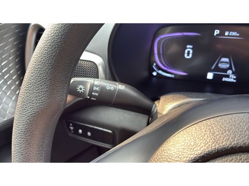 Used 2025 Kia Soul LX w/ LX Technology Package FWD image 17