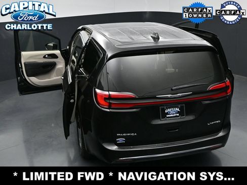 Used 2024 Chrysler Pacifica Limited FWD image 35