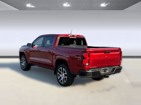 Used 2023 Chevrolet Colorado Z71 w/ Z71 Convenience Package 2 AWD/4WD image 3