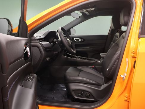 New 2026 Jeep Compass Latitude w/ Sun and Sound Group AWD/4WD image 11