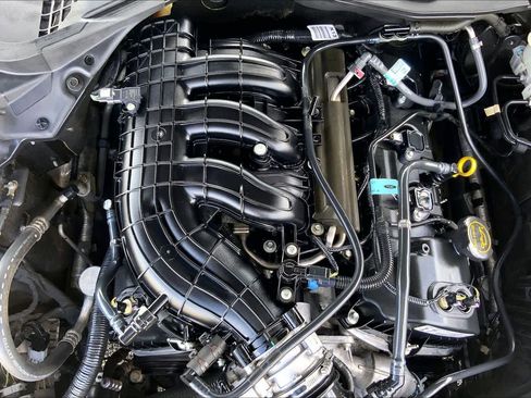 Used 2017 Ford Mustang Coupe RWD image 32