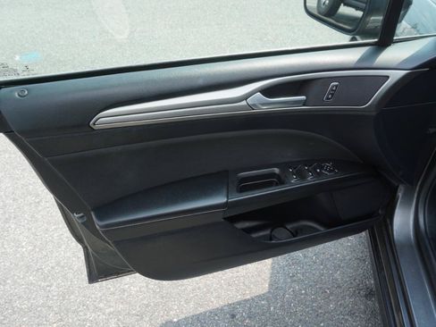 Used 2018 Ford Fusion SE FWD image 9