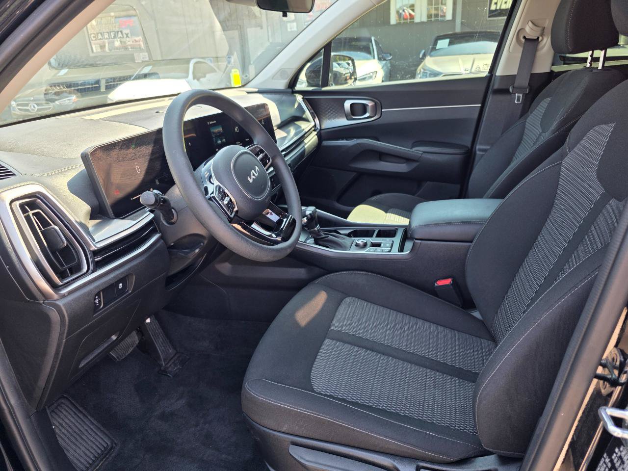 Used 2025 Kia Sorento LX FWD image 8
