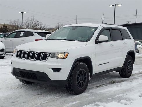 Used 2020 Jeep Grand Cherokee Laredo image 2