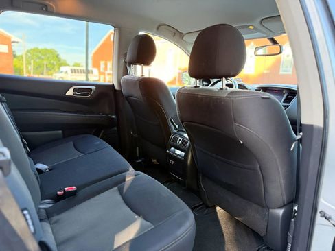 Used 2019 Nissan Pathfinder SV AWD/4WD image 14