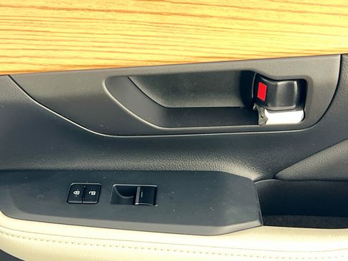 Used 2025 Toyota Grand Highlander AWD Hybrid image 32