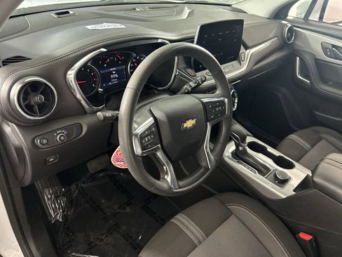 Used 2025 Chevrolet Blazer LT FWD image 11