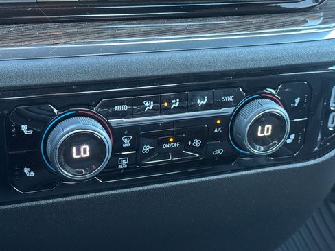 Used 2024 Chevrolet Silverado 1500 LT image 30