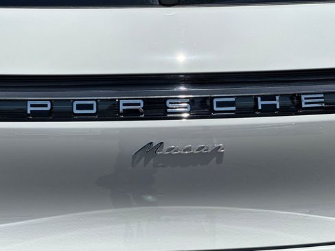 Certified 2025 Porsche Macan image 39
