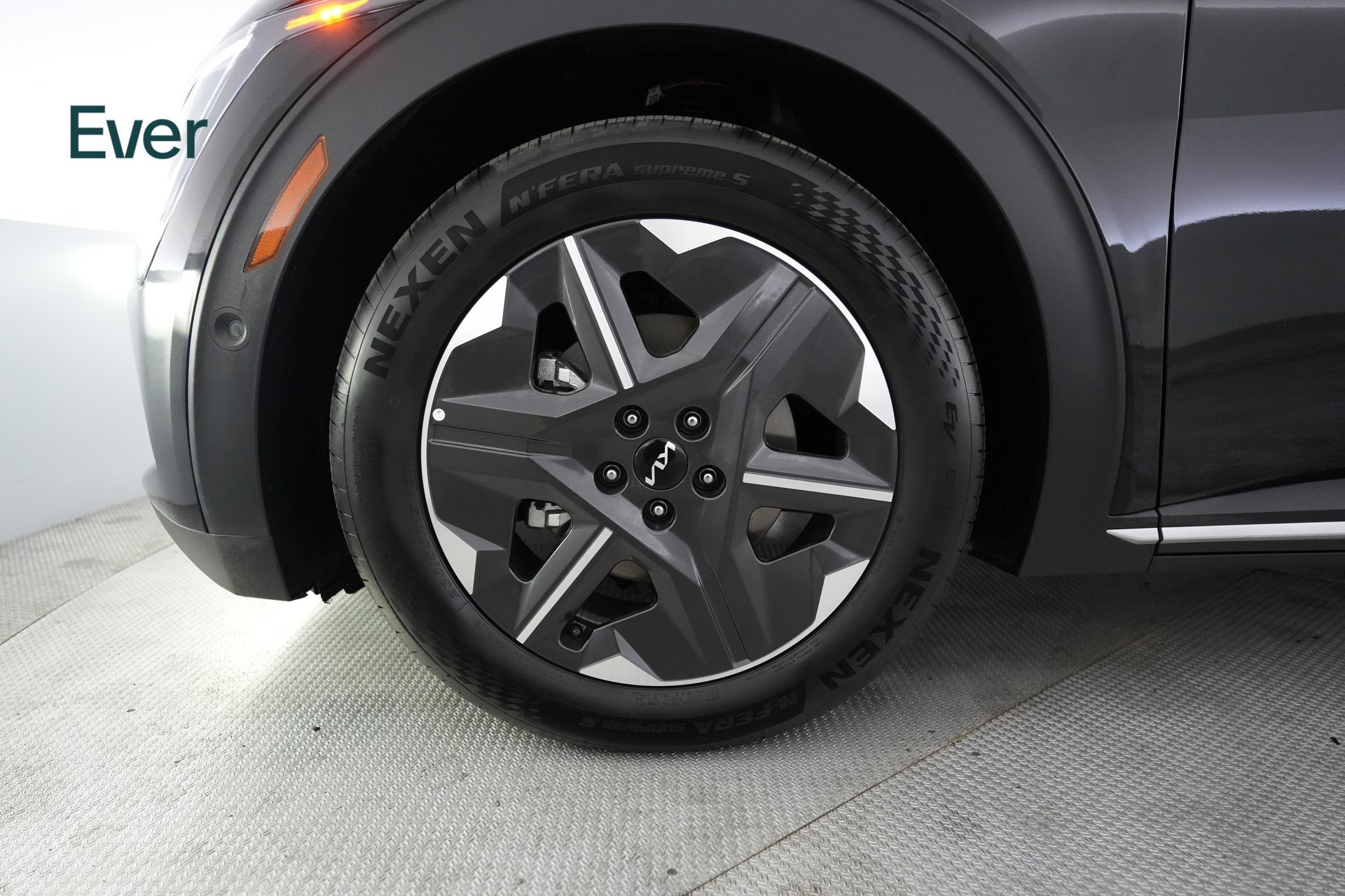 Used 2025 Kia EV6 Light w/ Light LR Technology Package RWD image 19