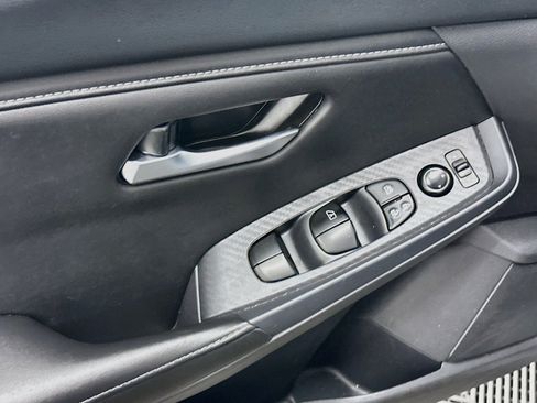 Used 2025 Nissan Sentra SV FWD image 15