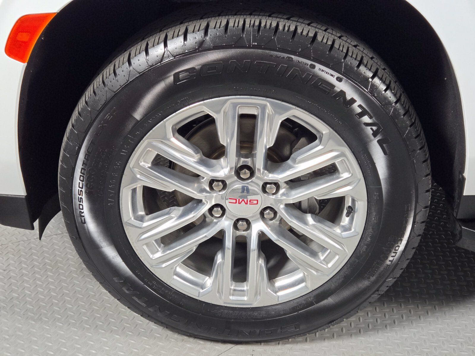 Used 2023 GMC Yukon SLT w/ SLT Luxury Package AWD/4WD image 9