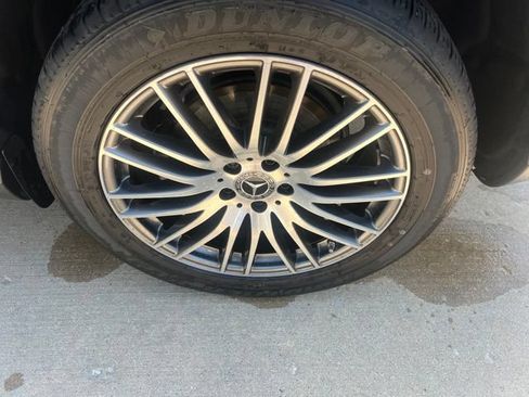 Used 2025 Mercedes-Benz GLC 300 4MATIC image 10