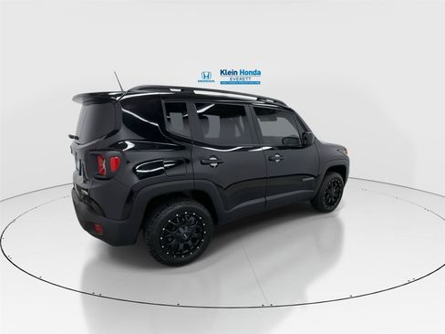 Used 2020 Jeep Renegade Latitude w/ Cold Weather Group AWD/4WD image 2
