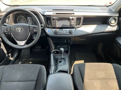 Used 2018 Toyota RAV4 LE AWD/4WD image 14