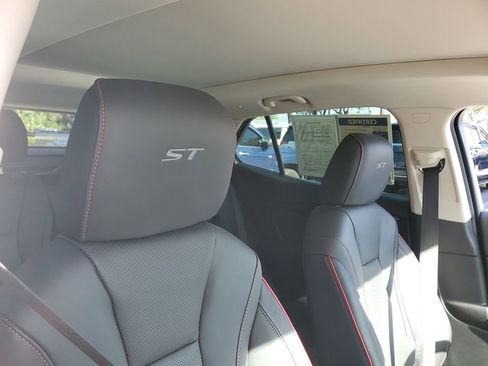 Certified 2023 Buick Envision Essence w/ Sport Touring Package FWD image 24