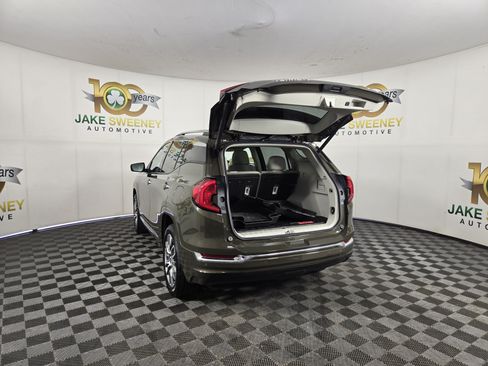 Used 2024 GMC Terrain Denali w/ Denali Premium Package AWD/4WD image 32