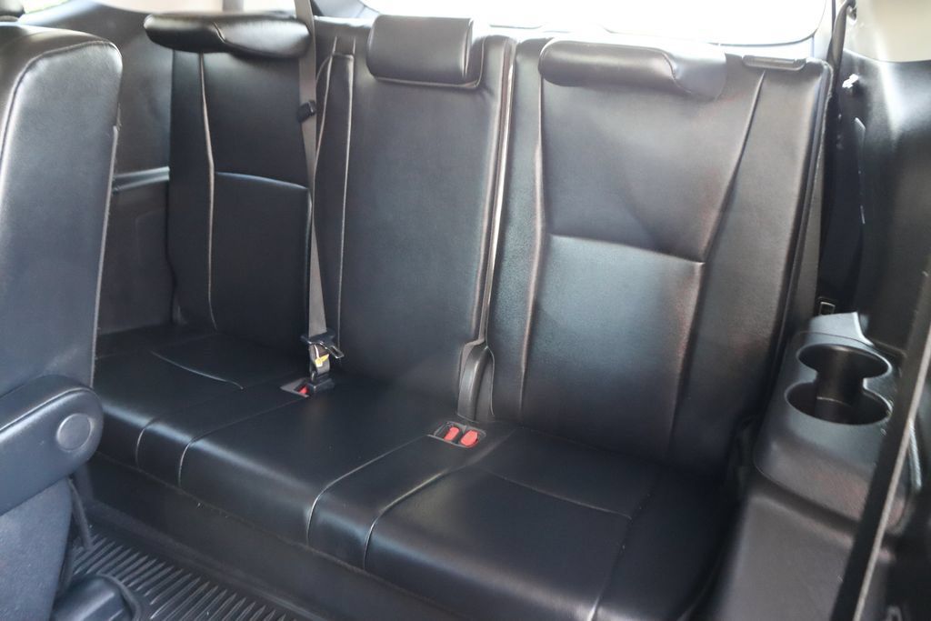 Used 2022 Toyota Highlander XLE FWD image 38