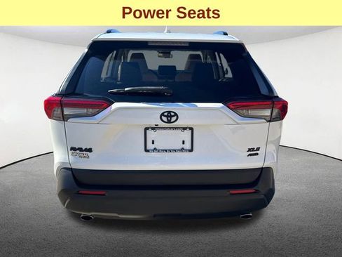 Used 2019 Toyota RAV4 XLE w/ Convenience Package image 11
