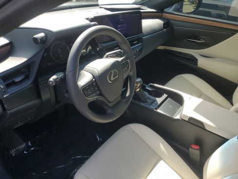 Used 2023 Lexus ES 300h w/ Premium Package image 18