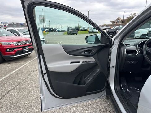 Used 2019 Chevrolet Equinox LT AWD/4WD image 24