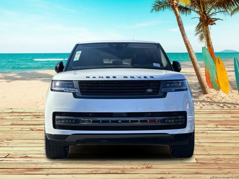 Used 2025 Land Rover Range Rover SE image 9