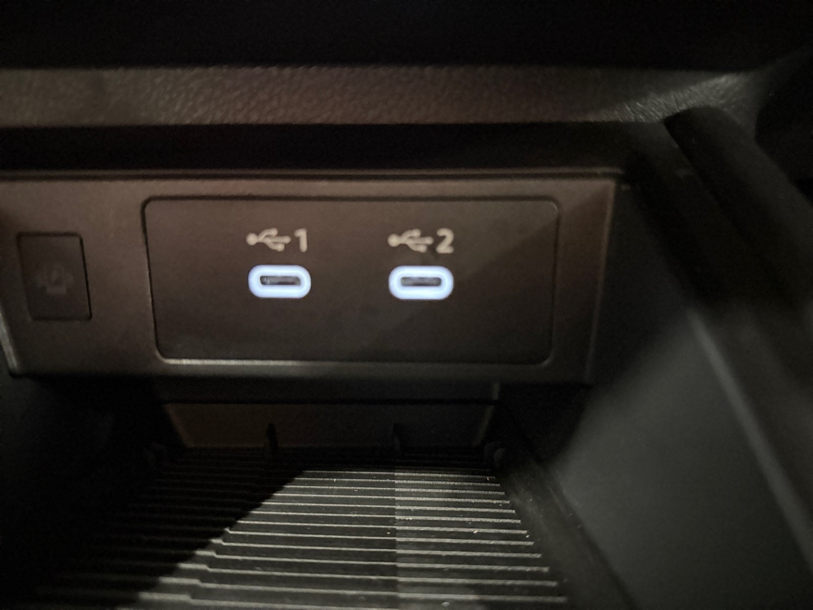 Used 2025 Nissan Kicks SV FWD image 21