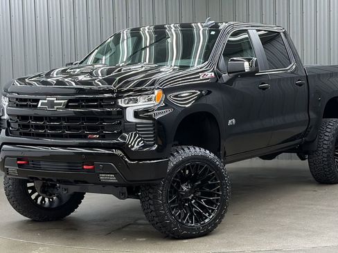 Used 2025 Chevrolet Silverado 1500 LT Trail Boss w/ Convenience Package II AWD/4WD image 1