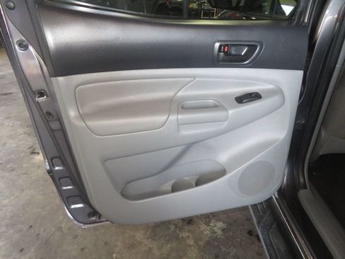Used 2012 Toyota Tacoma 4x4 Double Cab image 23