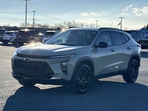 Used 2024 Chevrolet Trax ACTIV w/ Driver Confidence Package image 27