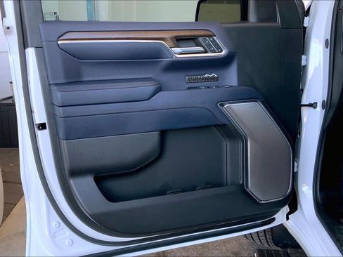 Used 2024 Chevrolet Silverado 1500 High Country image 22