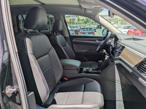 Used 2022 Volkswagen Atlas SE w/ Panoramic Sunroof Package AWD/4WD image 28